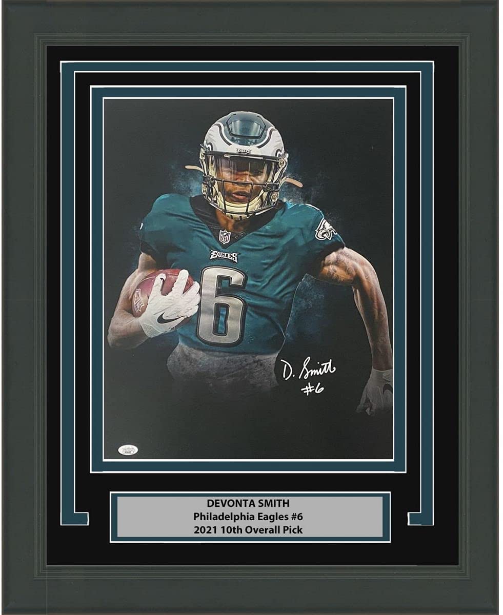 Framed Autographed/Signed DeVonta Smith Philadelphia Eagles 16x20 Football Photo JSA COA