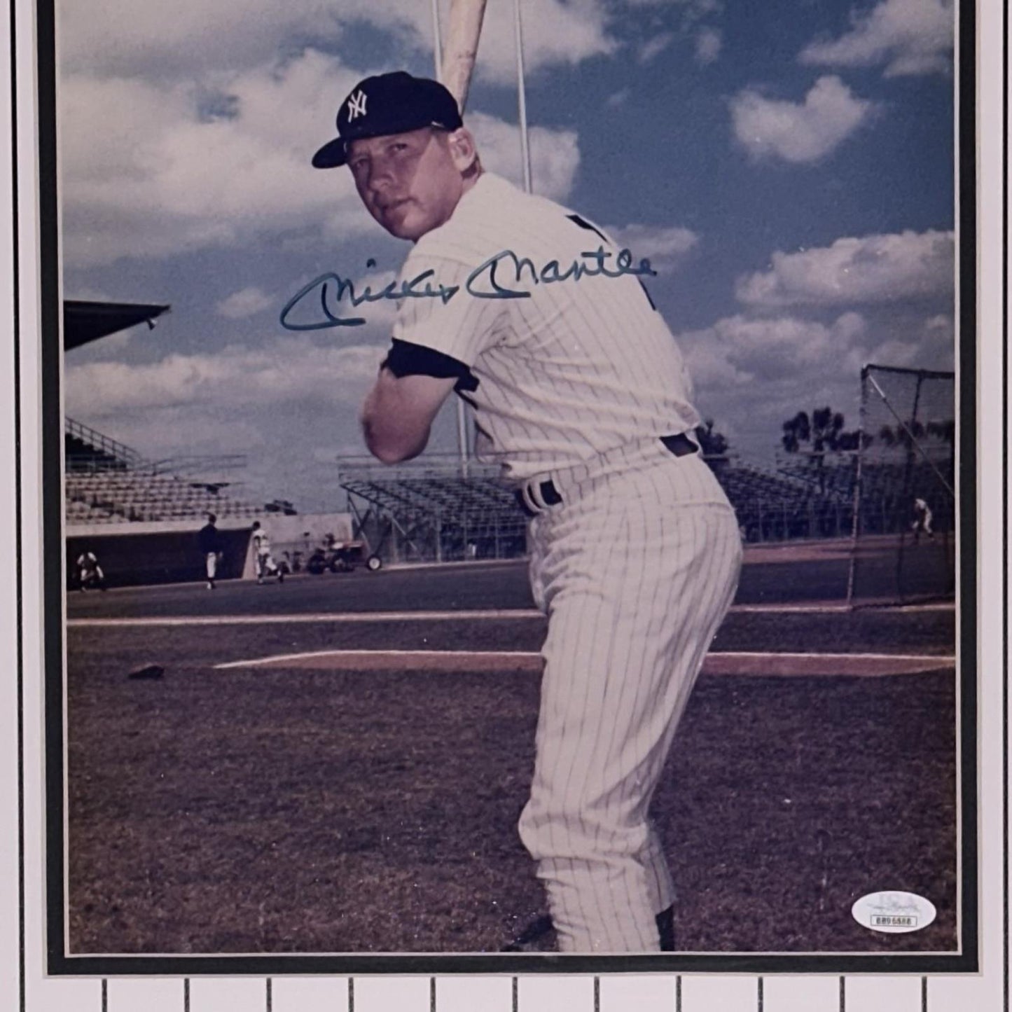 Mickey Mantle Autographed New York Yankees Deluxe Framed 11x14 Photo - JSA Letter