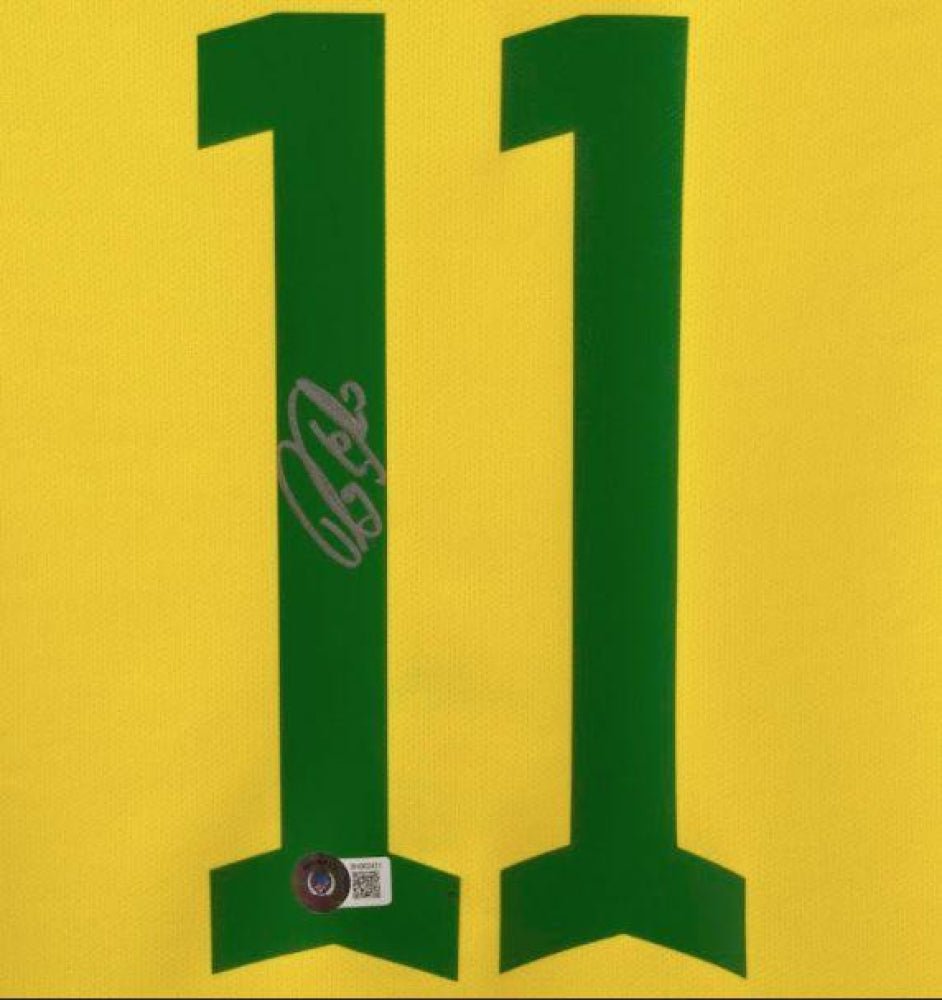 Raphinha Signed Brazil National Team Jersey (Beckett)