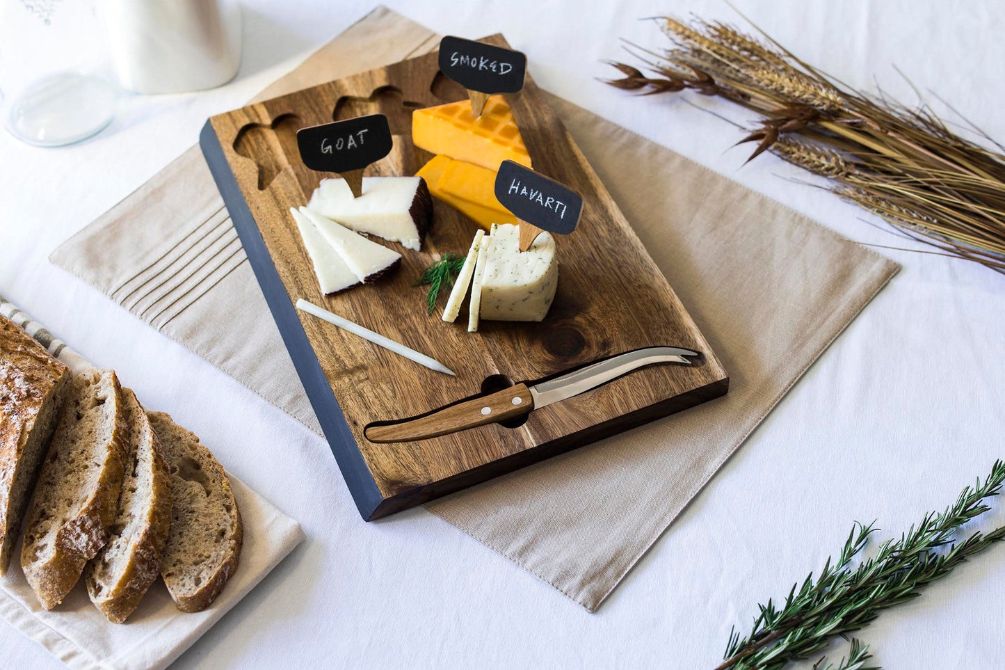 Minnesota Twins - Delio Acacia Cheese Cutting Board & Tools Set