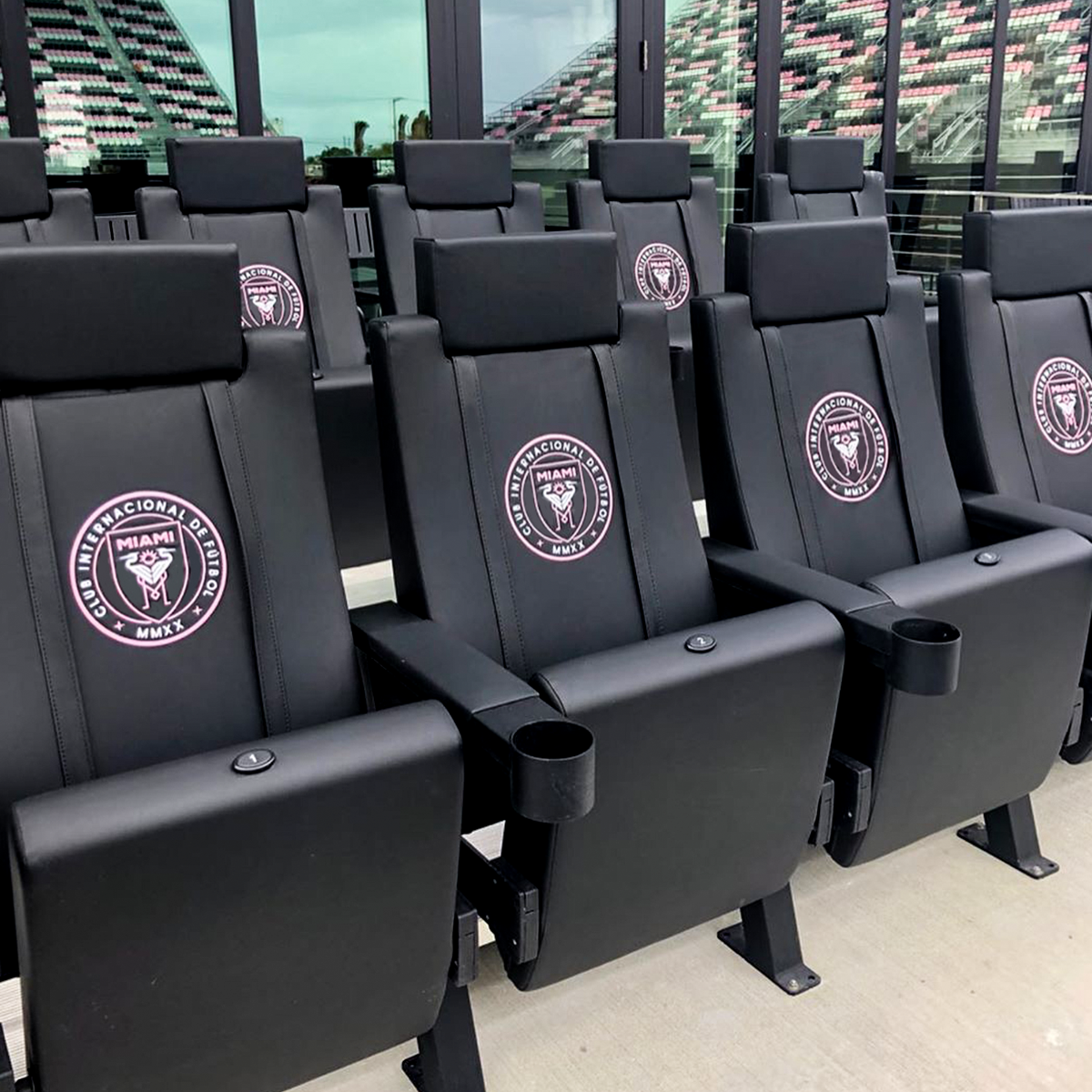 SuiteMax 3.5 VIP Seats with Los Angeles Lakers Logo