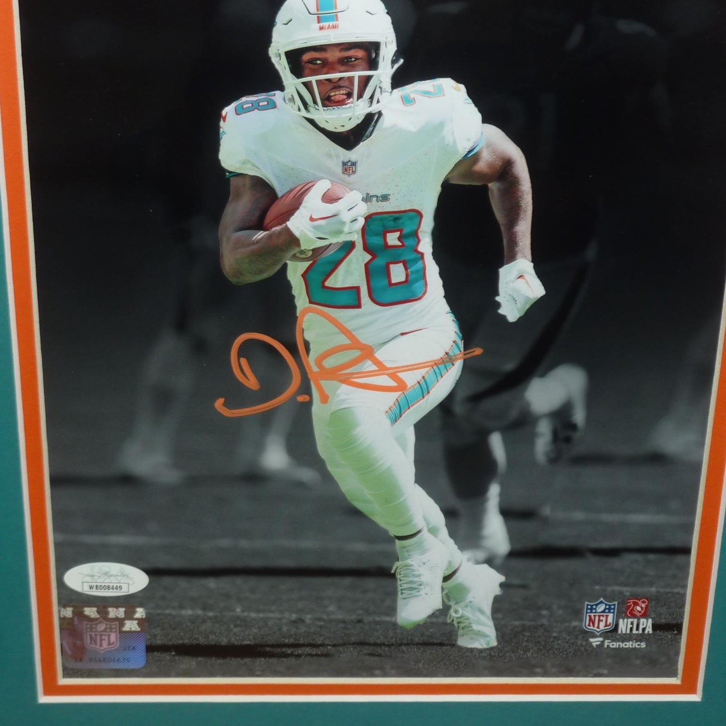 De'Von Achane Autographed Miami Dolphins (Spotlight) Deluxe Framed 8x10 Photo - JSA