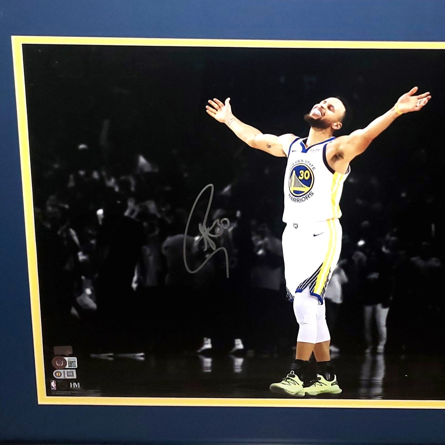 Stephen Curry Autographed Golden State Warriors (Celebrating Spotlight) Deluxe Framed 16x20 Photo - Beckett