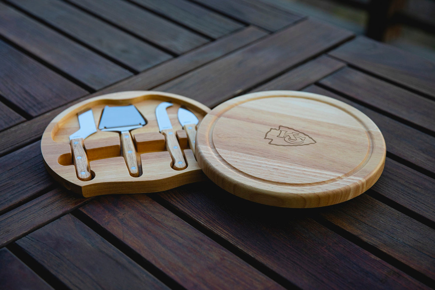 Kansas City Chiefs - Circo Cheese Cutting Board & Tools Set