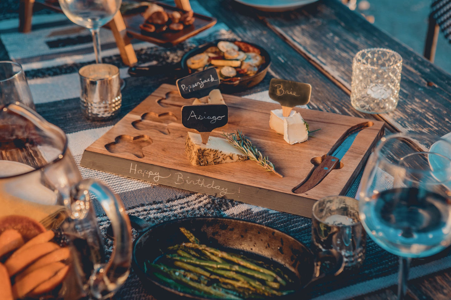 Philadelphia Eagles - Delio Acacia Cheese Cutting Board & Tools Set