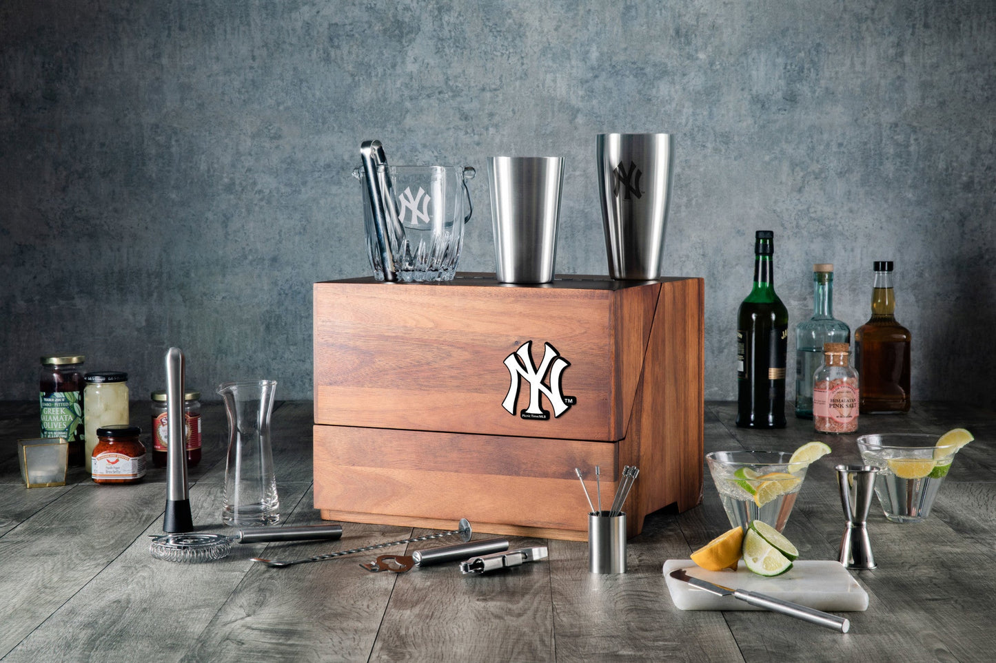 New York Yankees - Madison Acacia Tabletop Bar Set