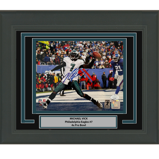 Framed Autographed/Signed Michael Mike Vick Philadelphia Eagles 8x10 Football Photo JSA COA
