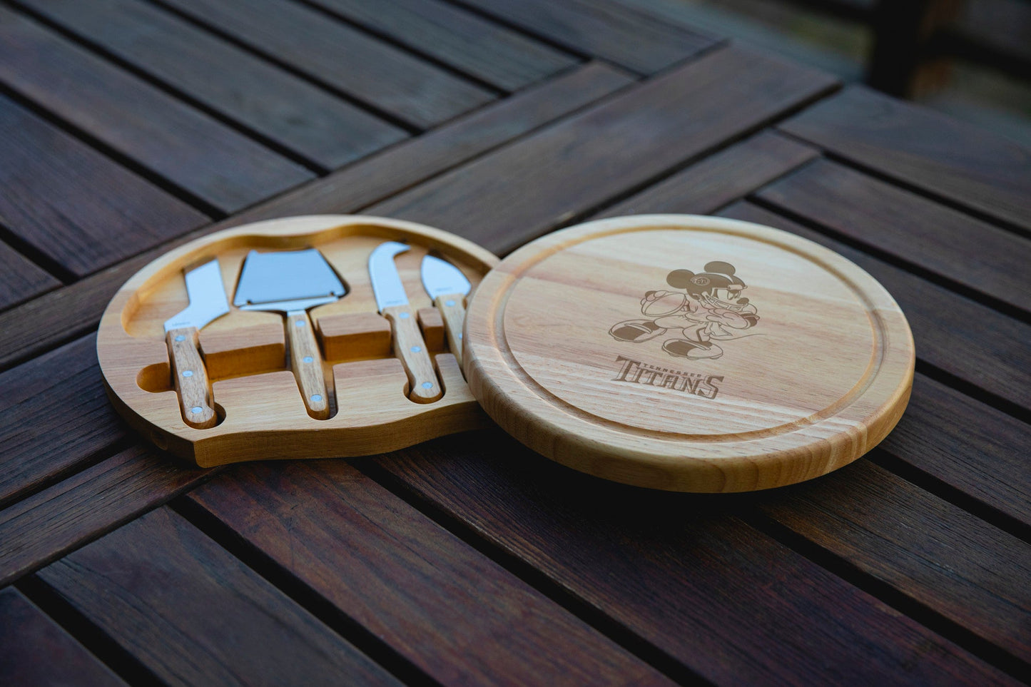 Tennessee Titans Mickey Mouse - Circo Cheese Cutting Board & Tools Set